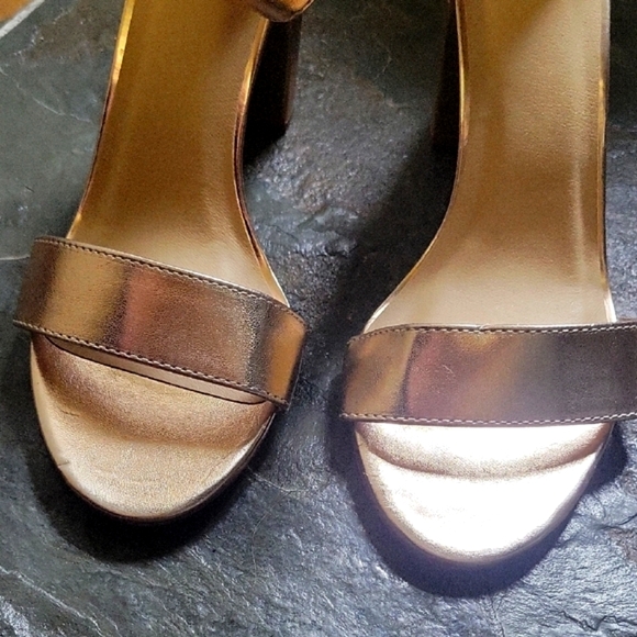 Beautiful Rose Gold Block Heel Sandals Metallic Size 10, Sexy - Picture 6 of 9